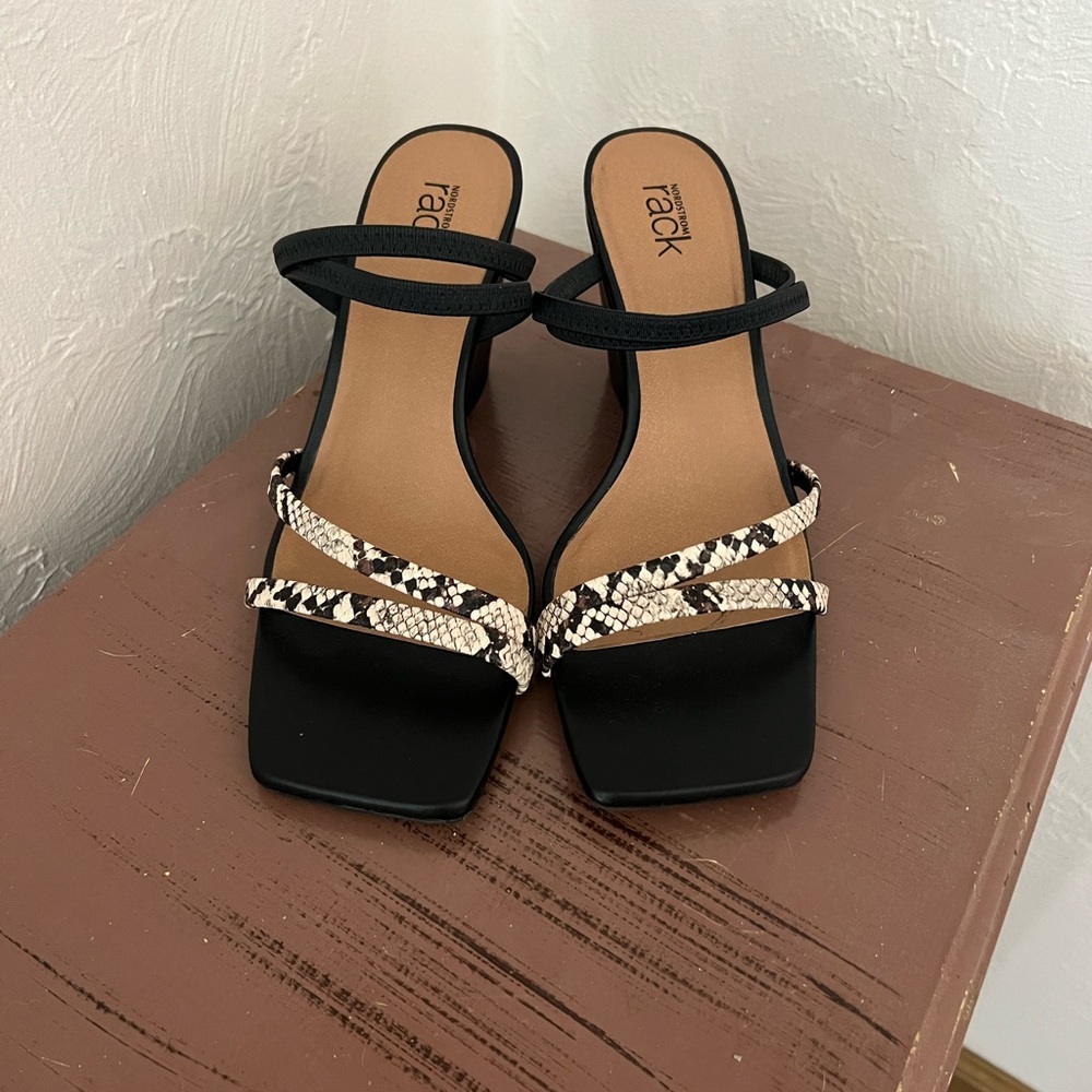 Size 8 women’s wedge sandal